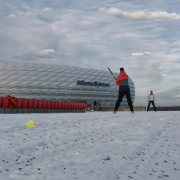 Snowminton vor der Allianz Arena